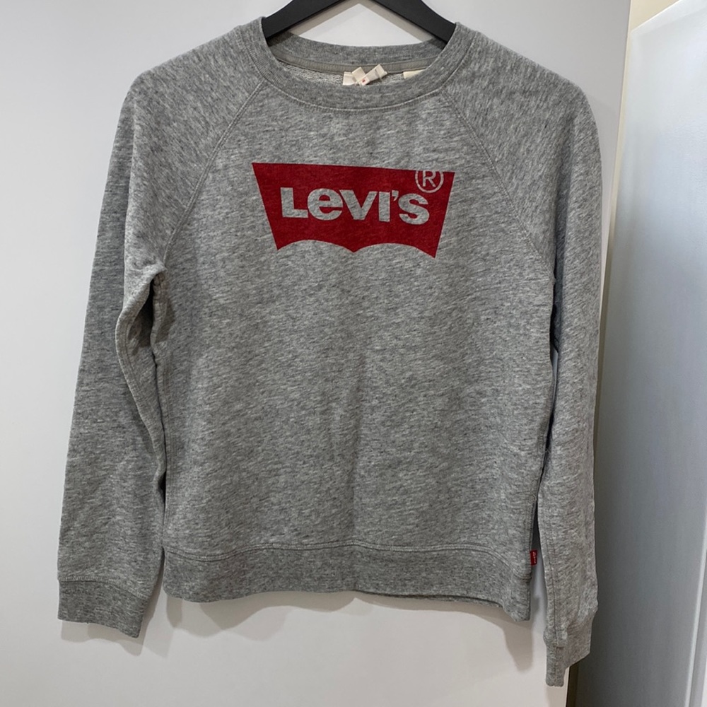 Levi’s long sleeve sweater